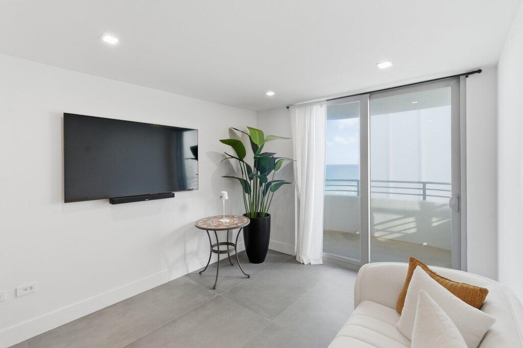 OCEANSIDE PLAZA CONDO - Residential