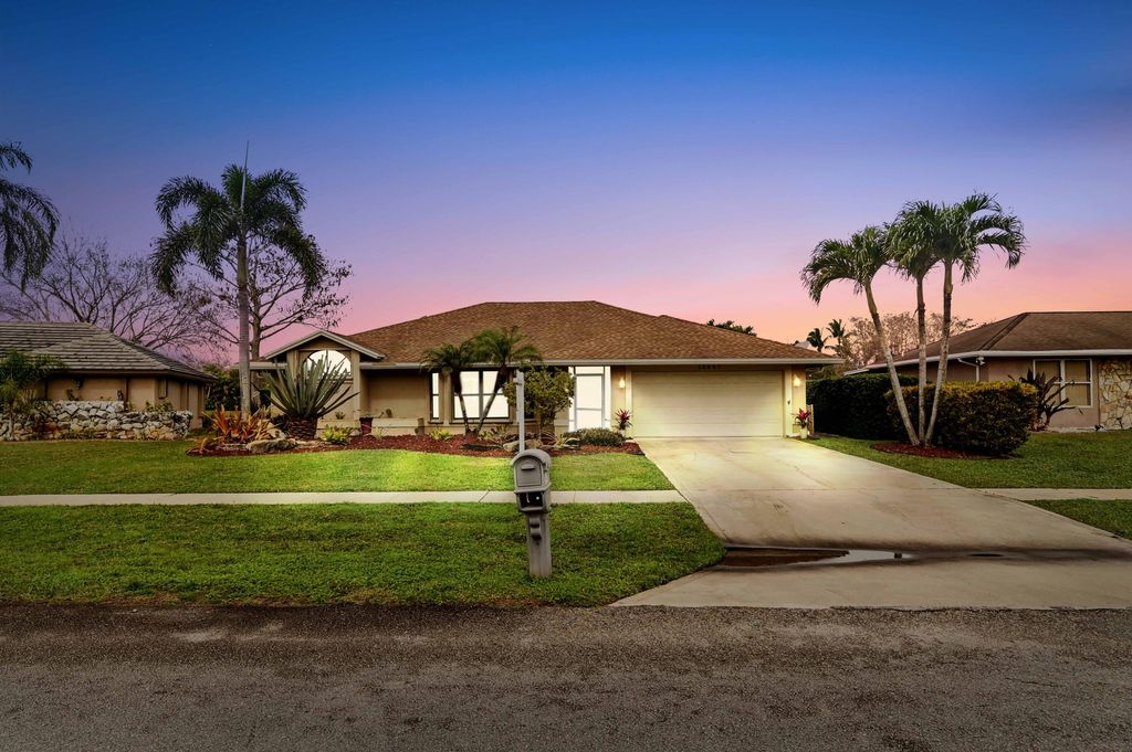 Photo of 13947 Geranium Place, Wellington, FL 33414 (MLS # R10953549)
