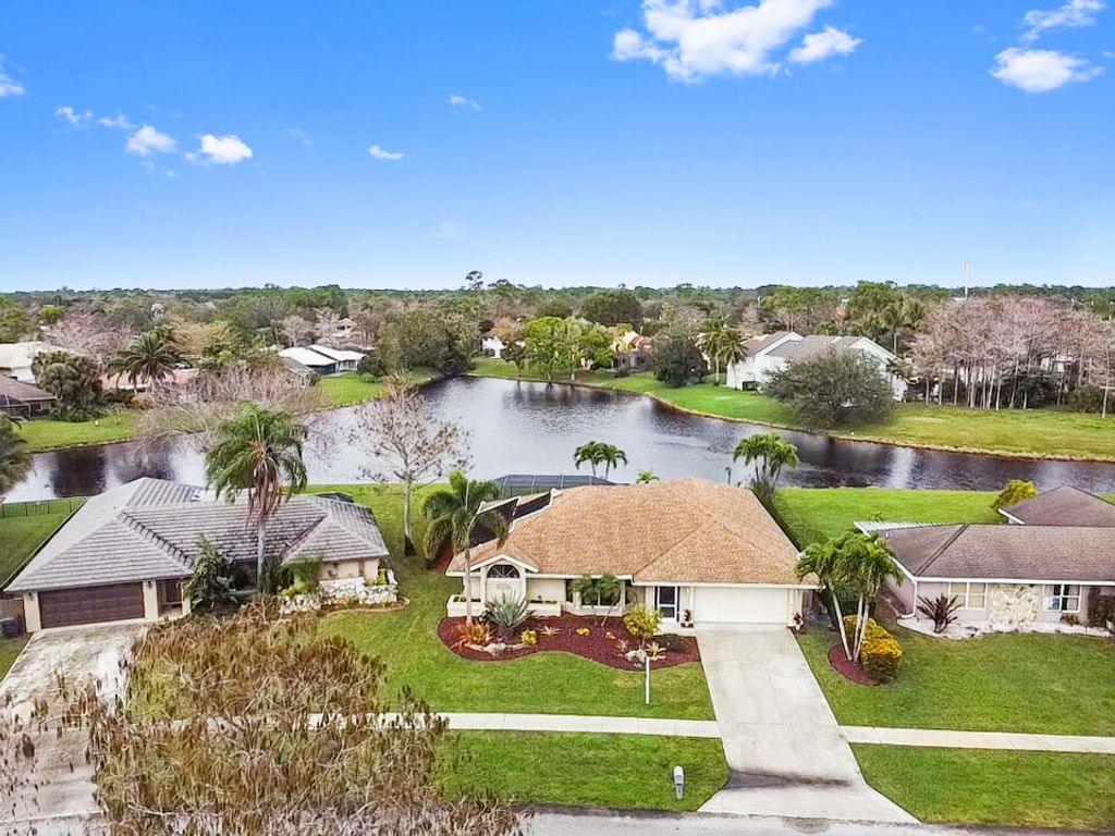 Photo of 13947 Geranium Place, Wellington, FL 33414 (MLS # R10953549)