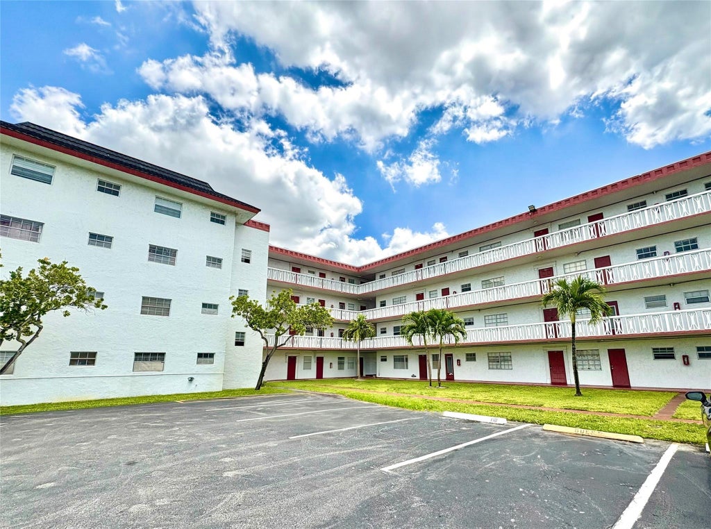 Photo of 4140 NW 44th Avenue #116, Lauderdale Lakes, FL 33319 (MLS # F10506657)