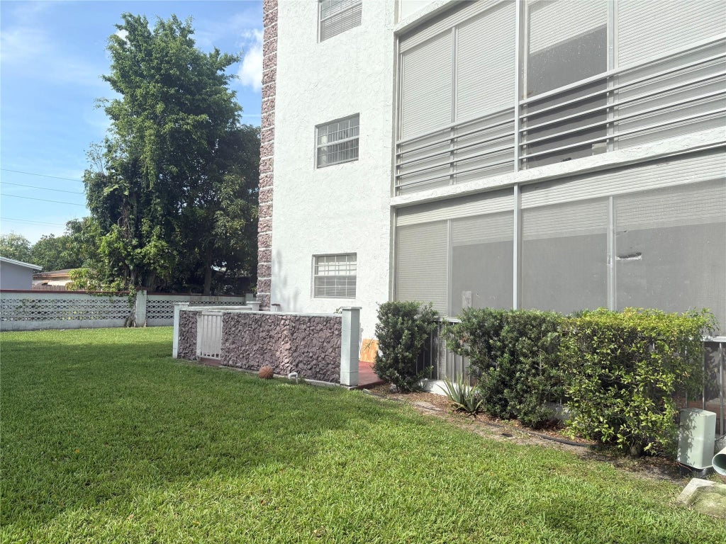 Photo of 4140 NW 44th Avenue #116, Lauderdale Lakes, FL 33319 (MLS # F10506657)