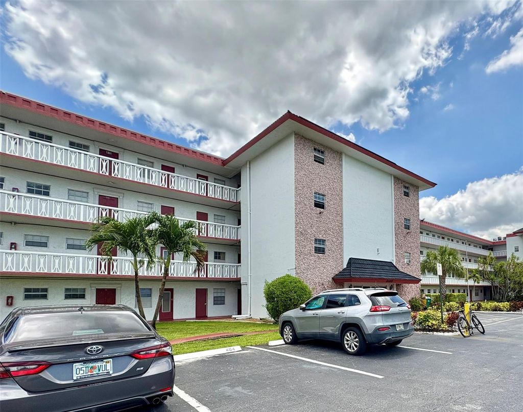 Photo of 4140 NW 44th Avenue #116, Lauderdale Lakes, FL 33319 (MLS # F10506657)