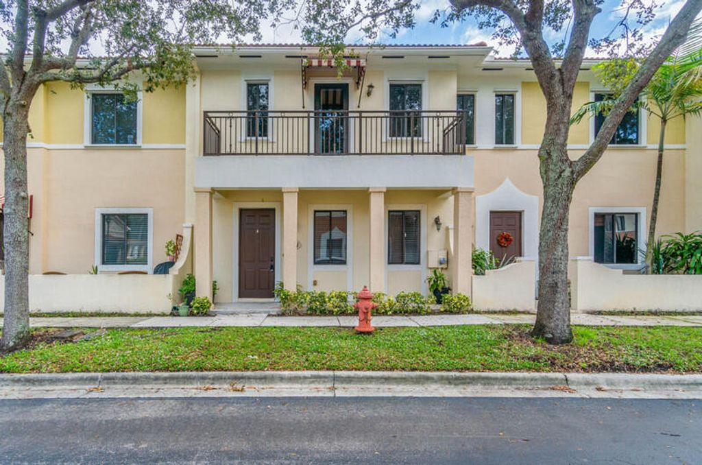 Photo of 2511 Venetian Court, Boynton Beach, FL 33426 (MLS # R10927123)