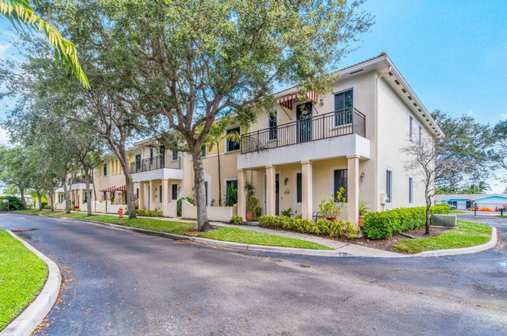 Photo of 2511 Venetian Court, Boynton Beach, FL 33426 (MLS # R10927123)