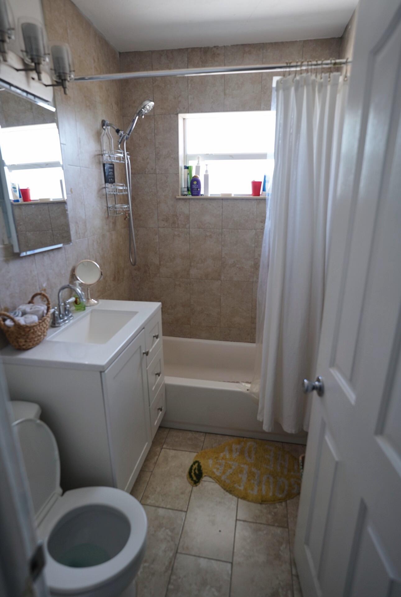 WHISPERING PALMS 5 - Residential Lease