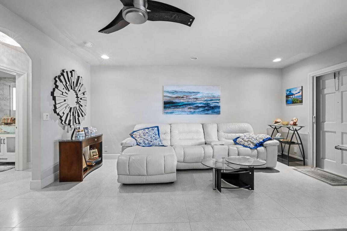 COLONIAL RIDGE CORP - Residential