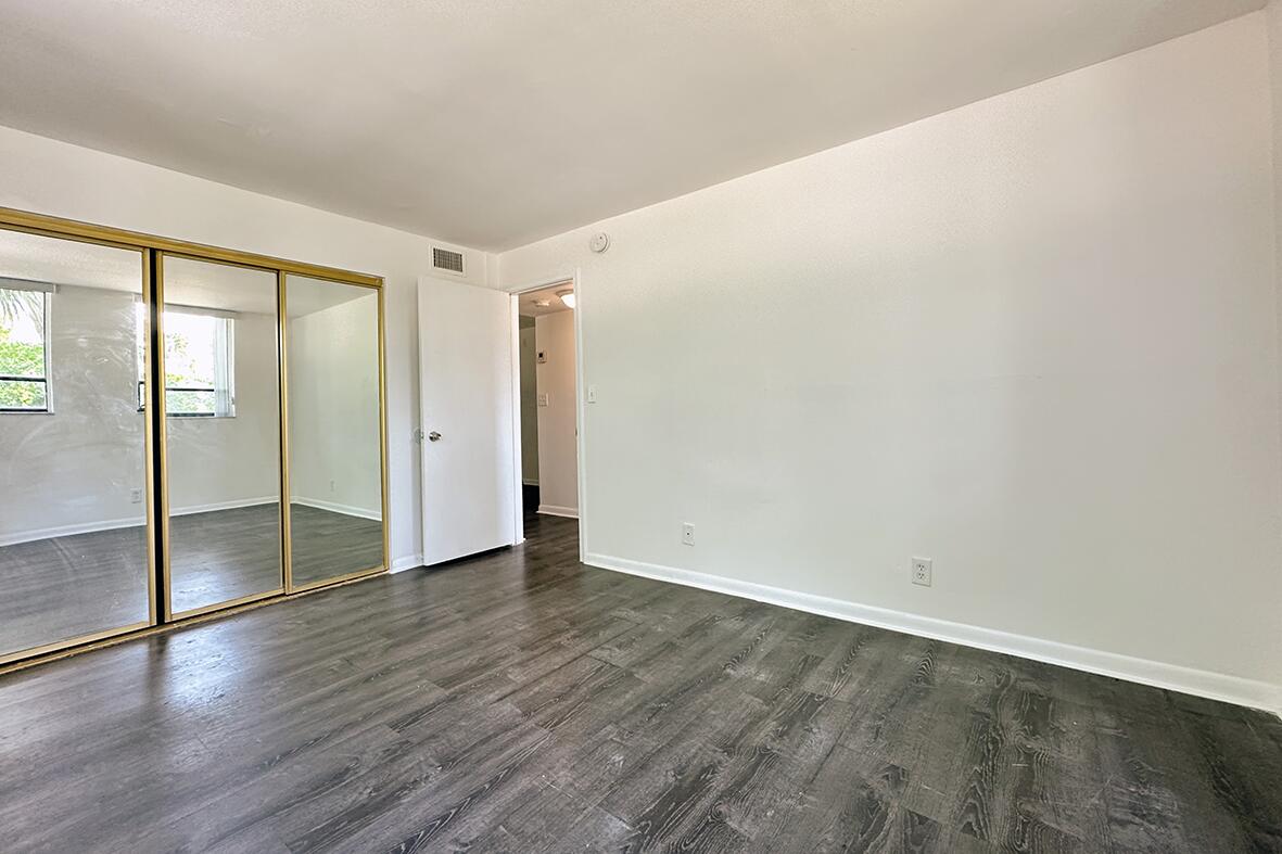 PRESIDENTIAL GOLFVIEW CONDO - Residential Lease