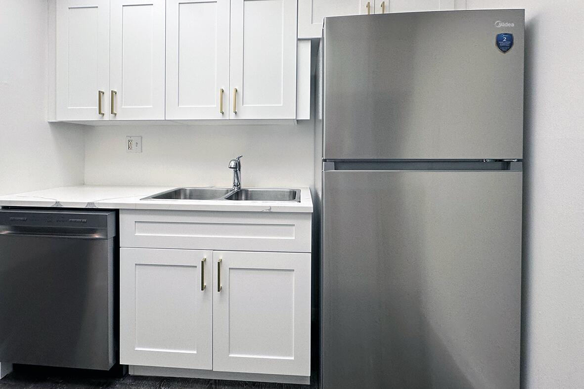 PRESIDENTIAL GOLFVIEW CONDO - Residential Lease