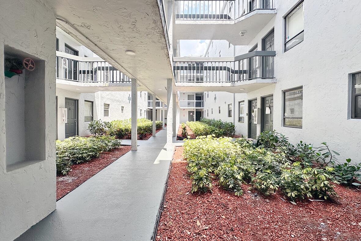 PRESIDENTIAL GOLFVIEW CONDO - Residential Lease