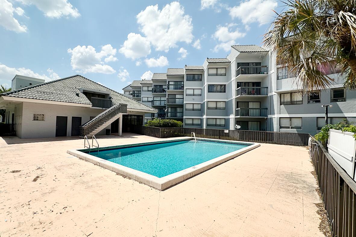 PRESIDENTIAL GOLFVIEW CONDO - Residential Lease