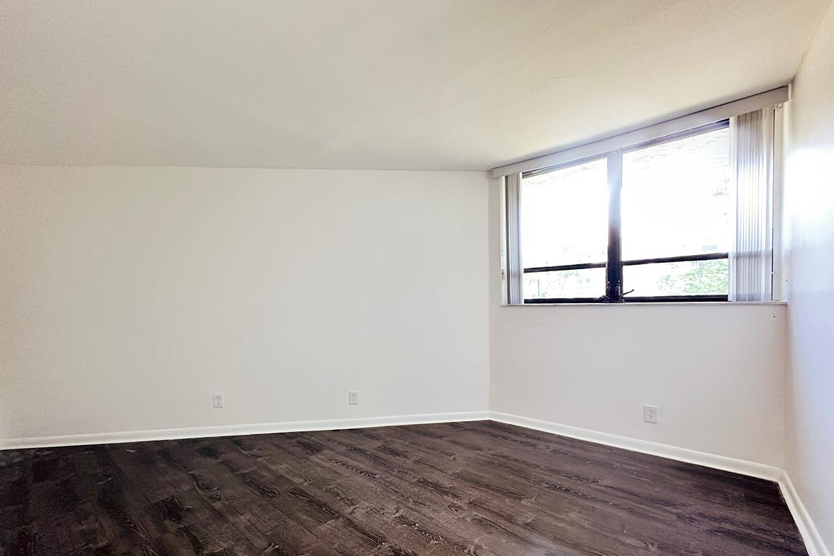 PRESIDENTIAL GOLFVIEW CONDO - Residential Lease