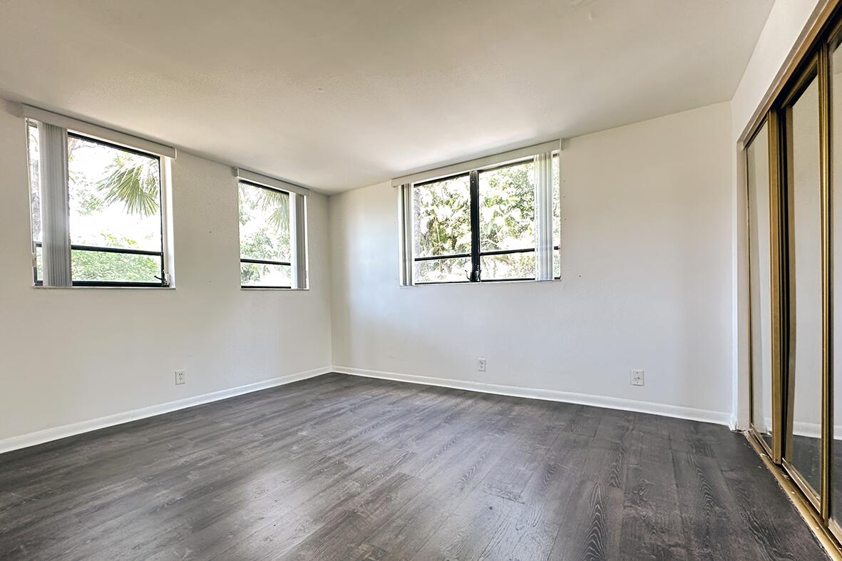 PRESIDENTIAL GOLFVIEW CONDO - Residential Lease
