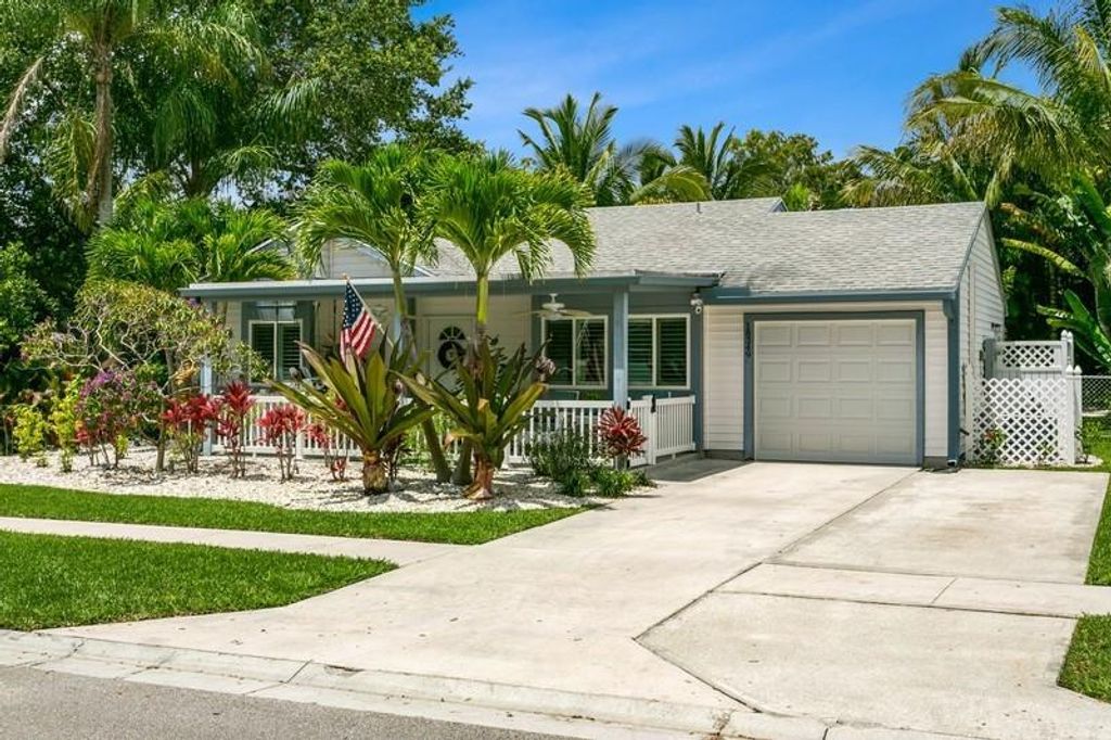 Photo of 18349 Jupiter Landings Drive, Jupiter, FL 33458 (MLS # R10734315)