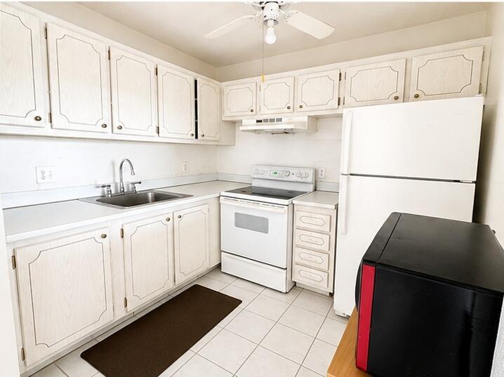 400 VILLAGE GREEN Circle W 205