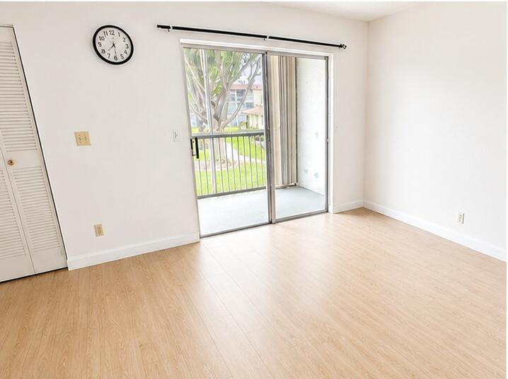 400 VILLAGE GREEN Circle W 205
