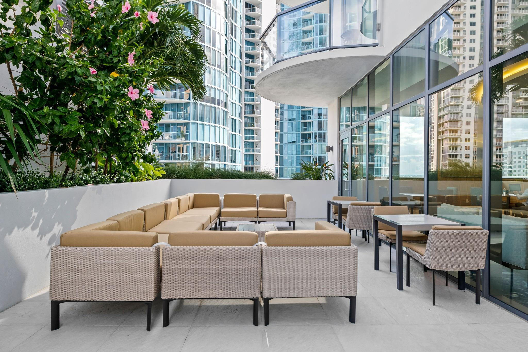 100 LAS OLAS - Residential