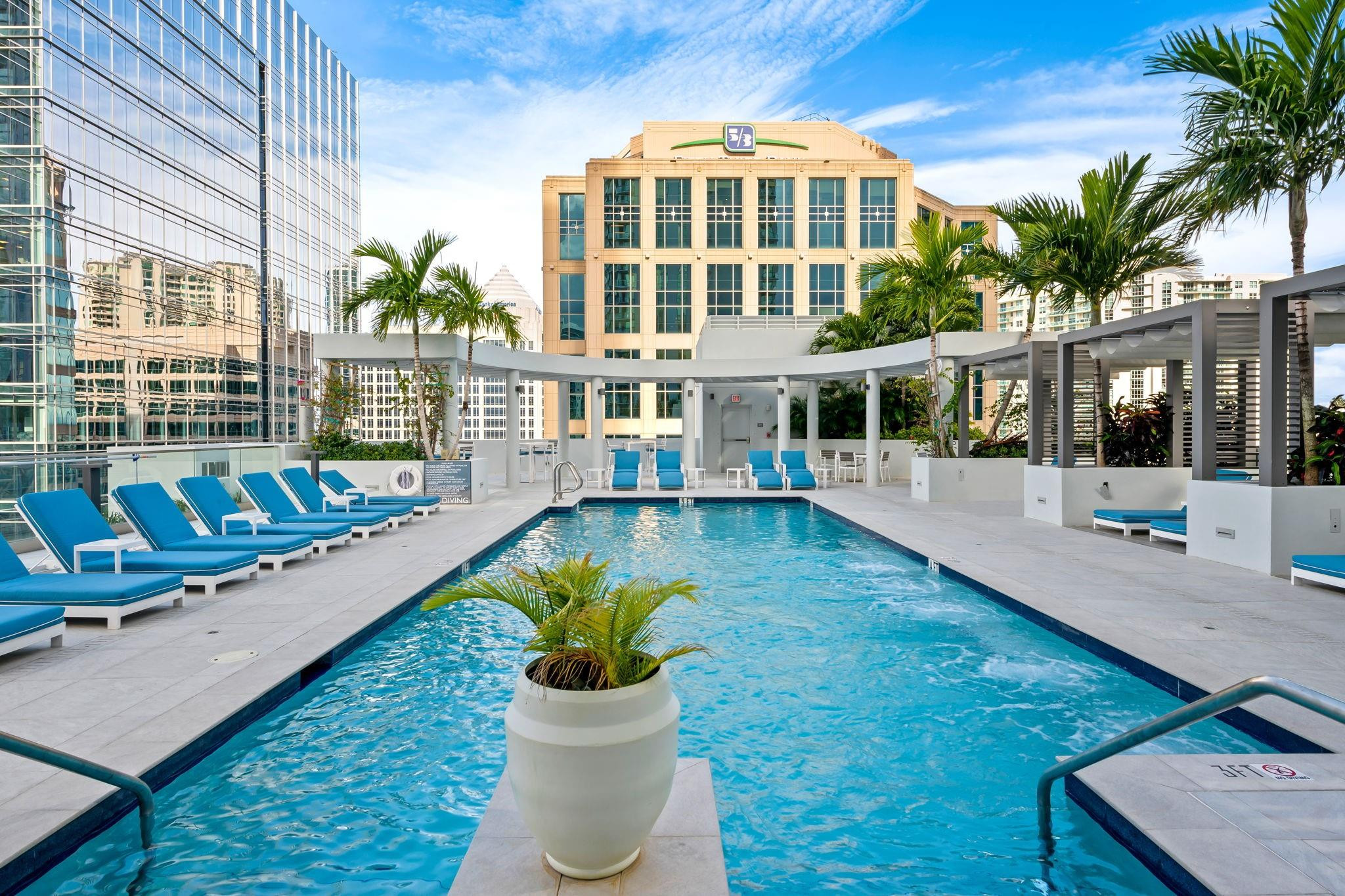 100 LAS OLAS - Residential