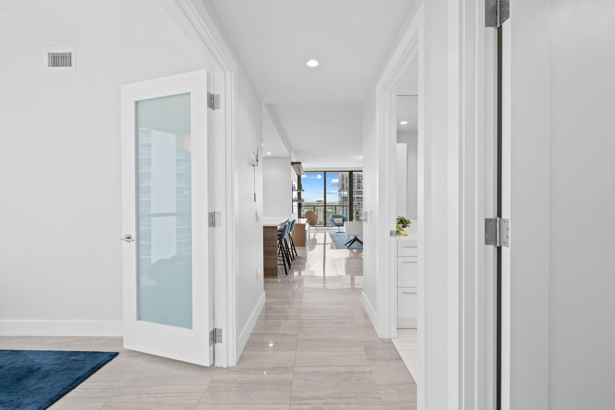 100 LAS OLAS - Residential