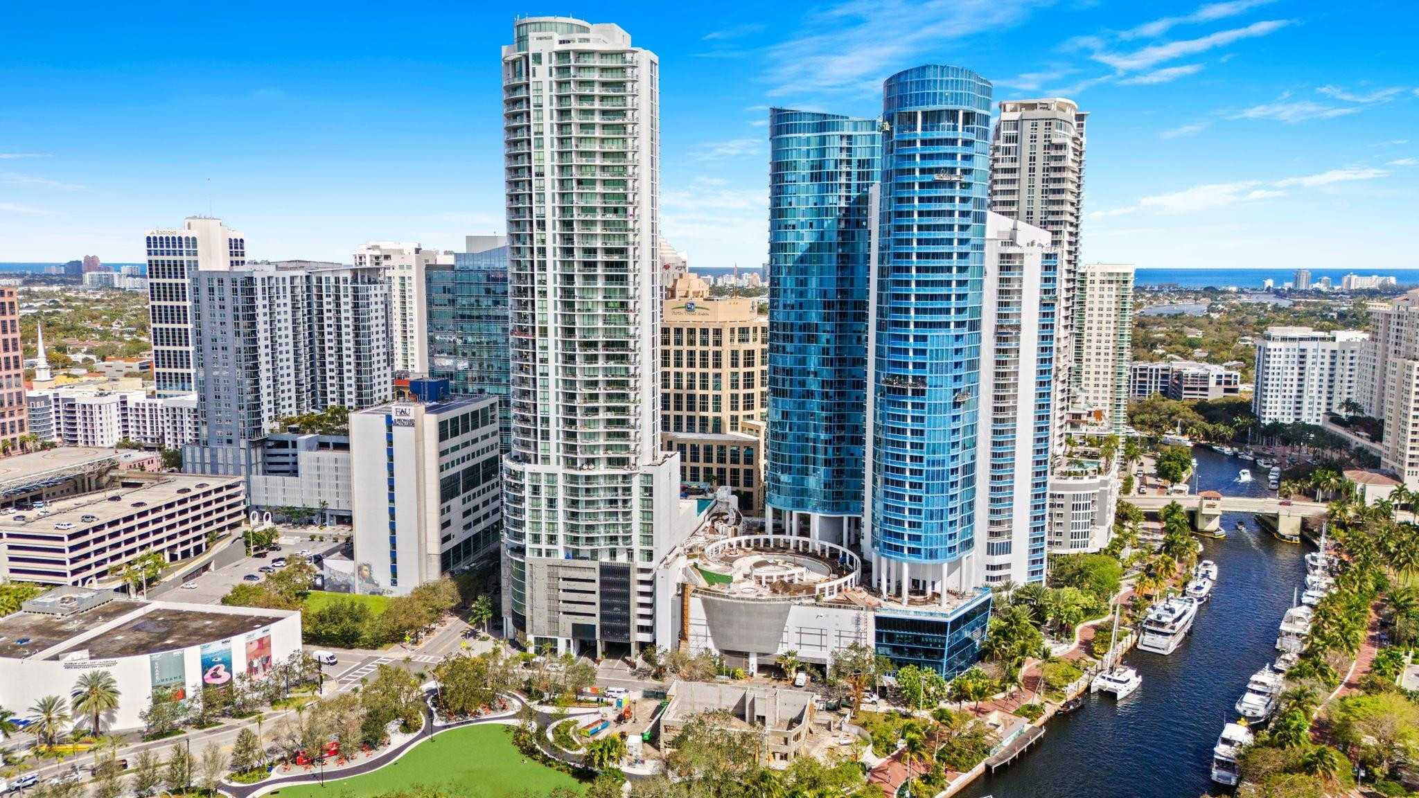 100 LAS OLAS - Residential