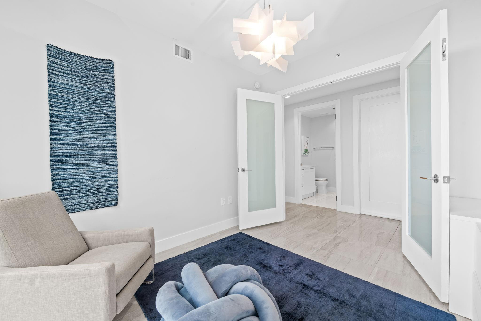 100 LAS OLAS - Residential