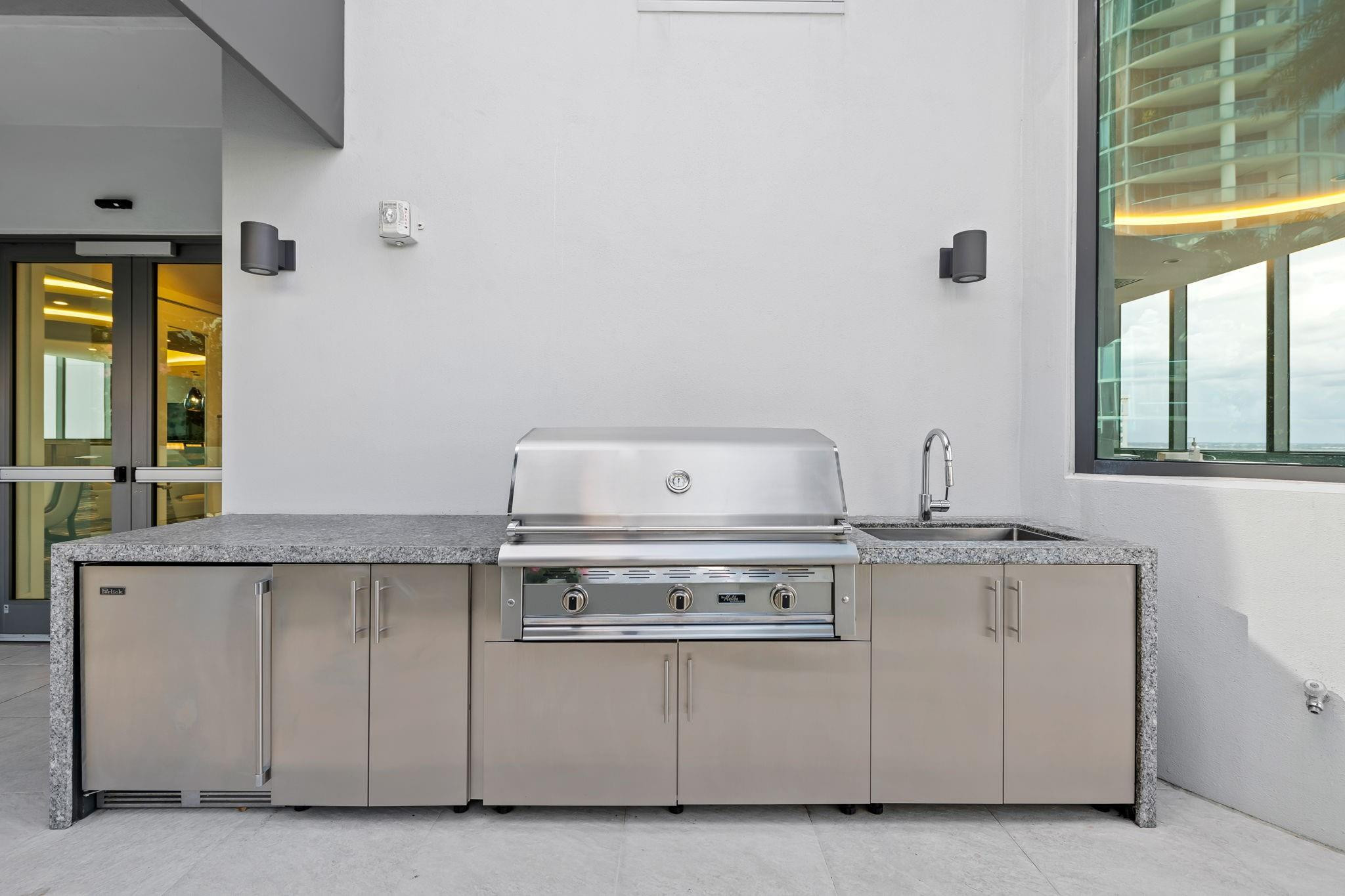 100 LAS OLAS - Residential