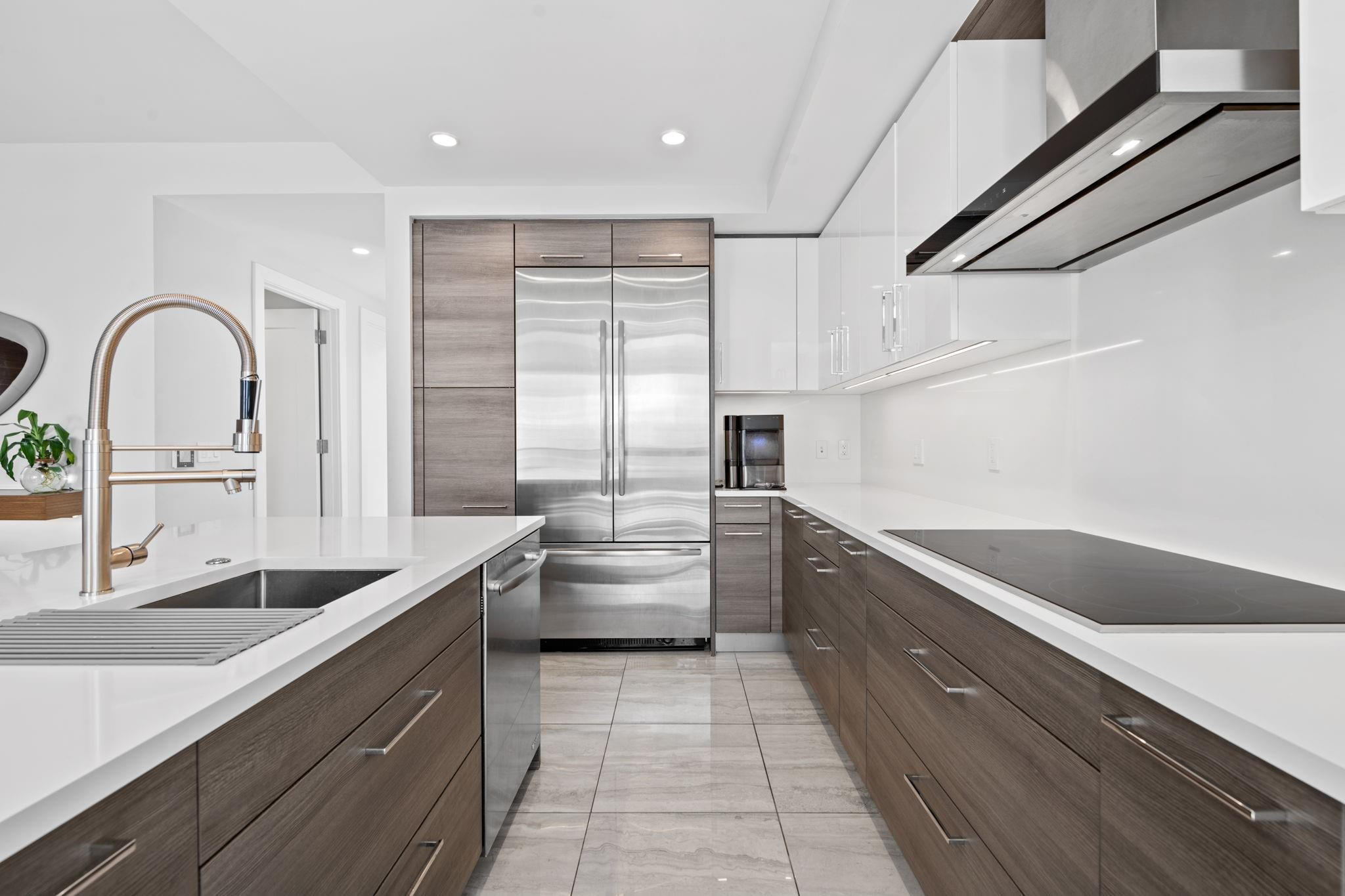 100 LAS OLAS - Residential