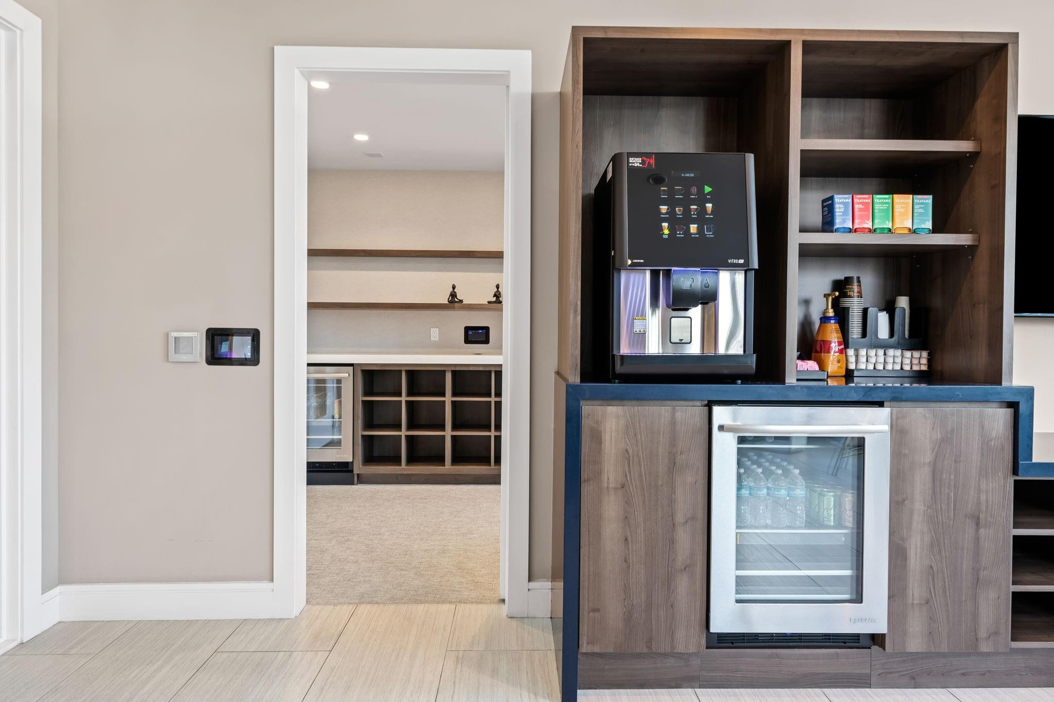 100 LAS OLAS - Residential