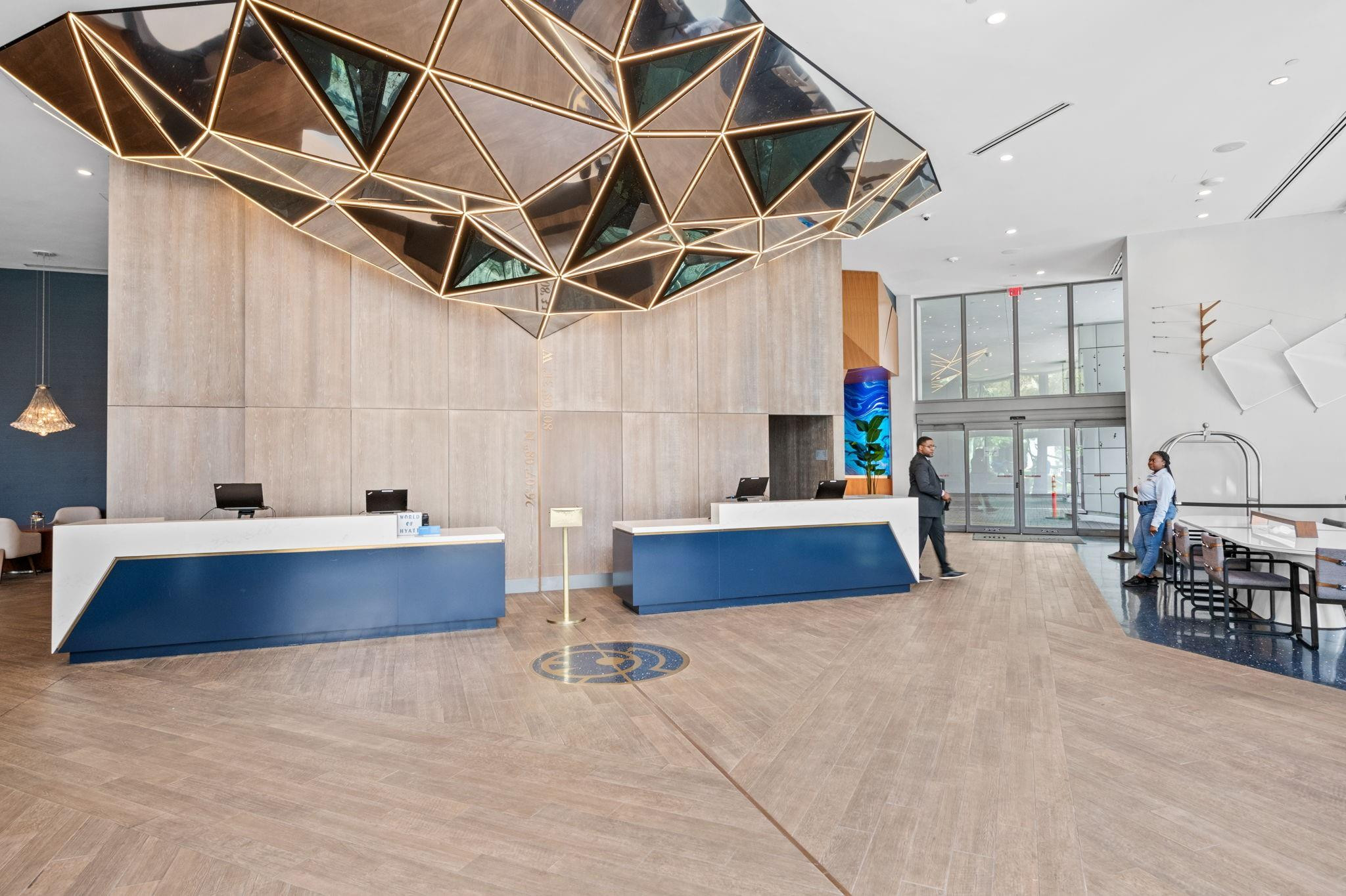 100 LAS OLAS - Residential