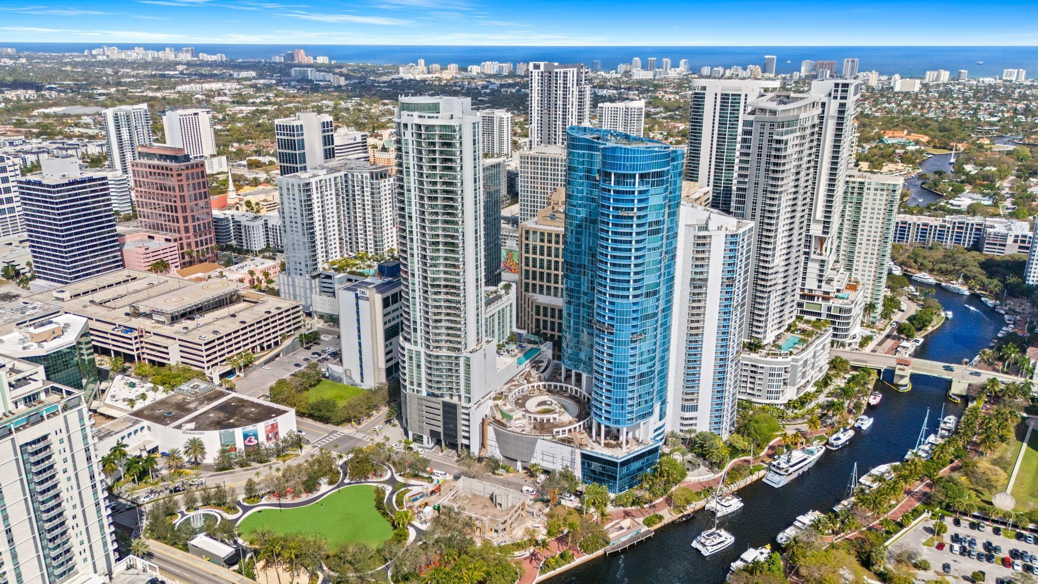 100 LAS OLAS - Residential