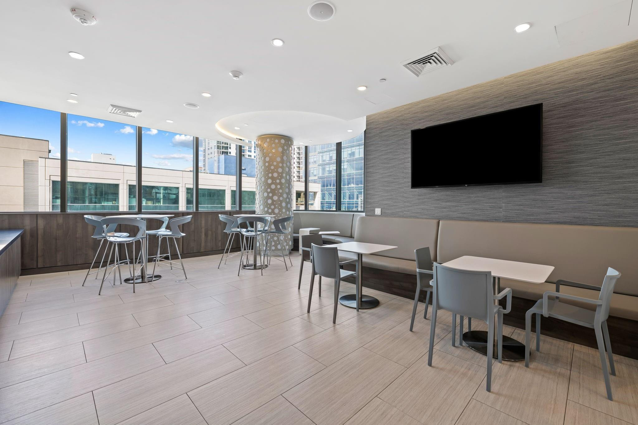 100 LAS OLAS - Residential