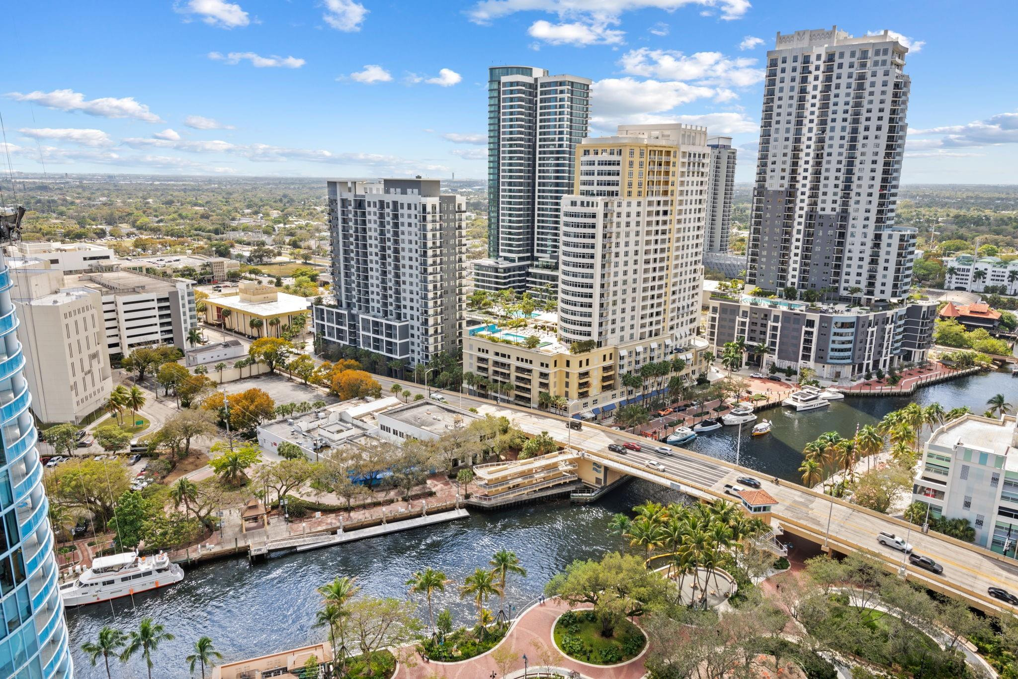 100 LAS OLAS - Residential