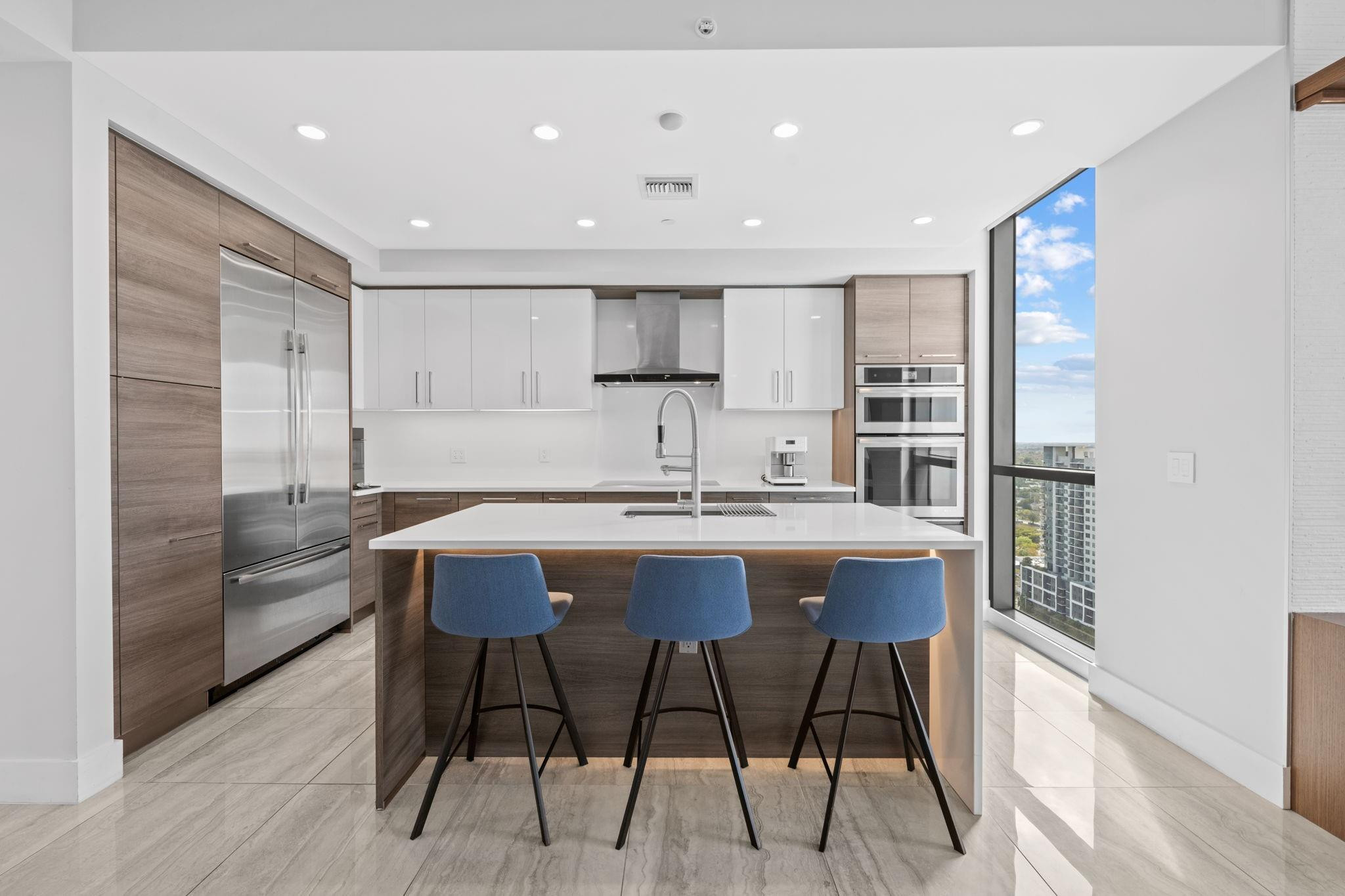 100 LAS OLAS - Residential