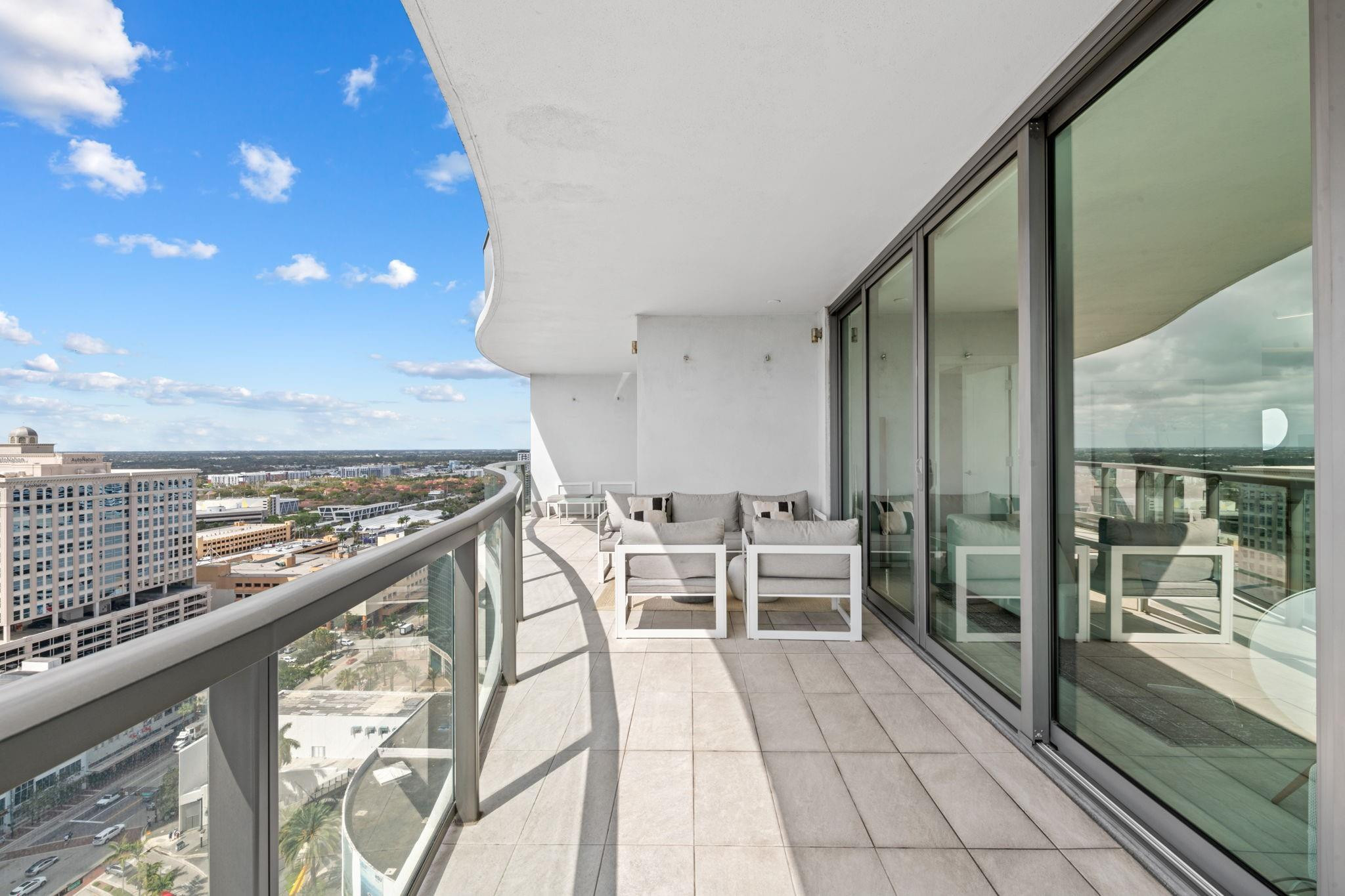 100 LAS OLAS - Residential