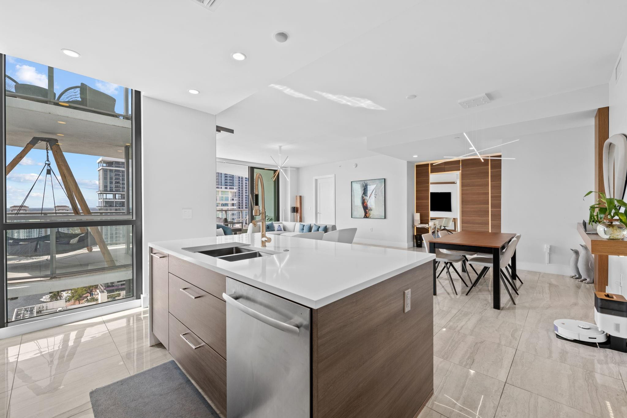 100 LAS OLAS - Residential