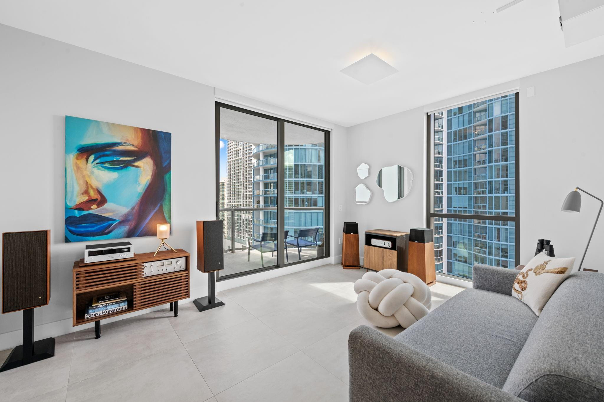 100 LAS OLAS - Residential