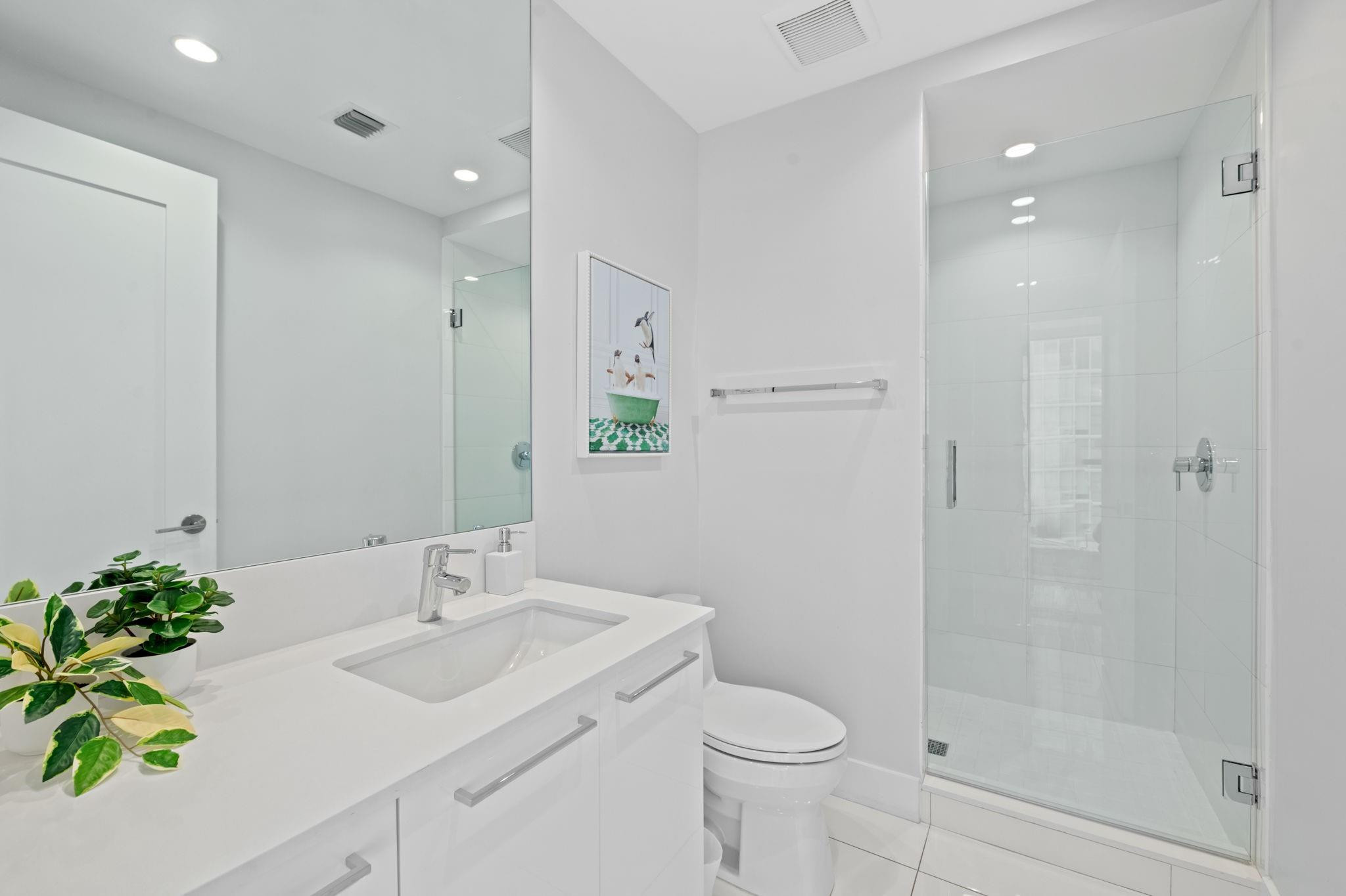 100 LAS OLAS - Residential