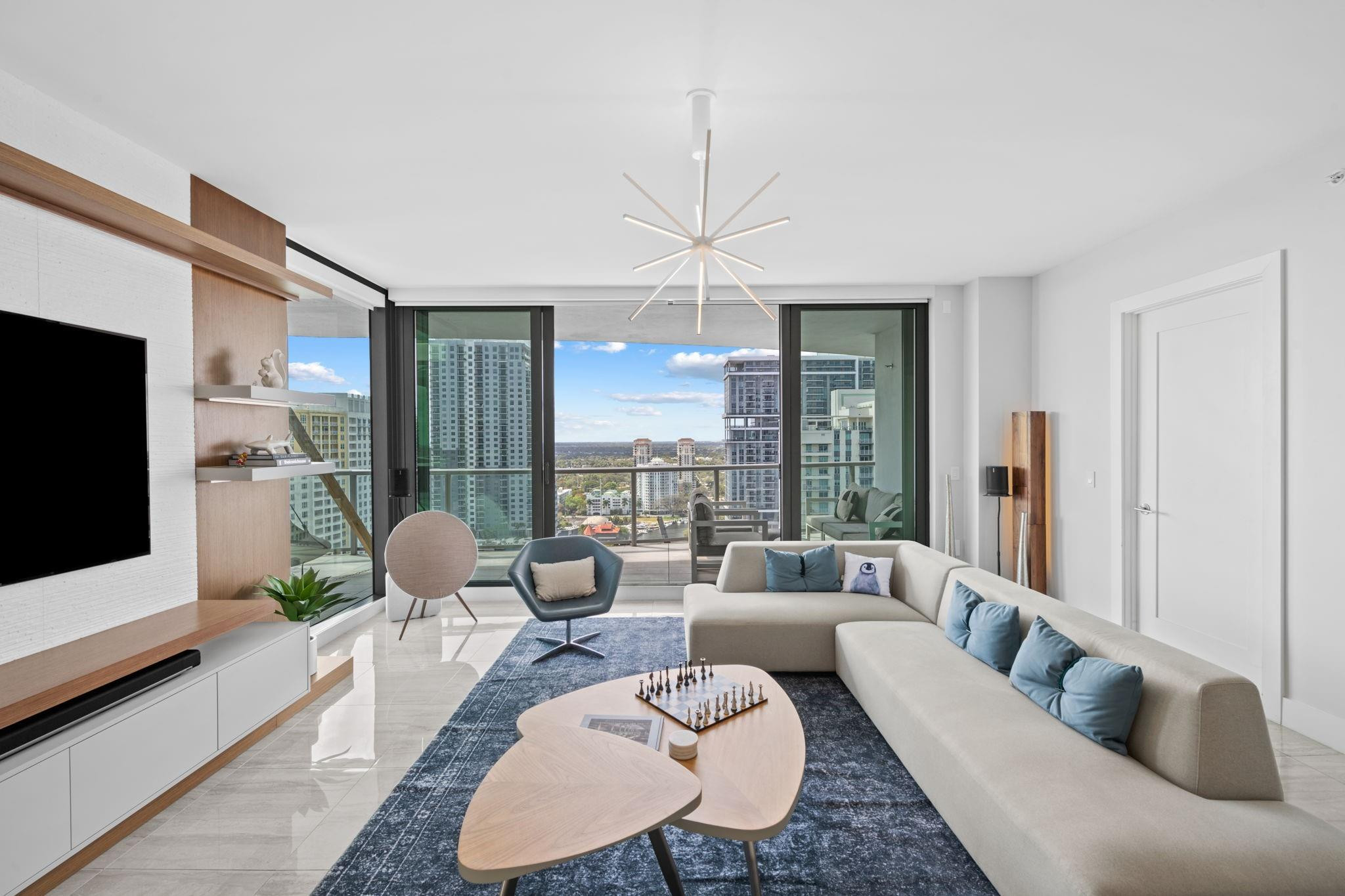 100 LAS OLAS - Residential