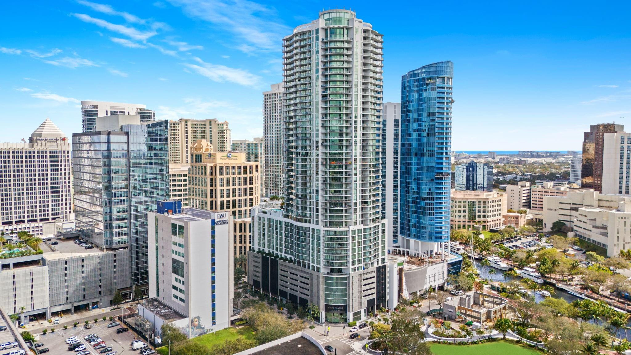 100 LAS OLAS - Residential