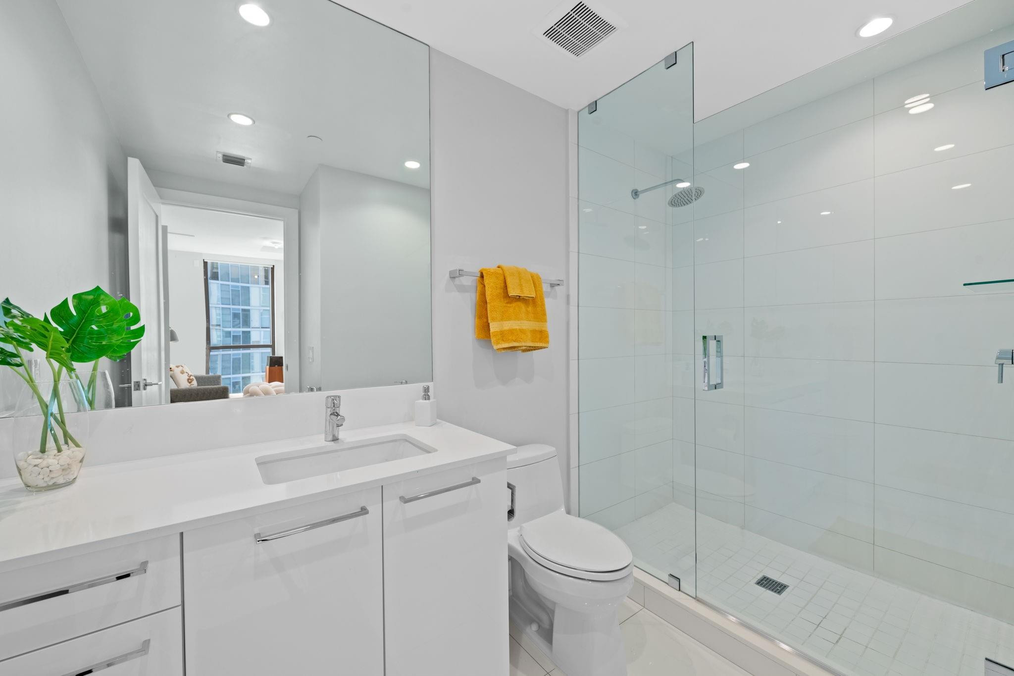 100 LAS OLAS - Residential