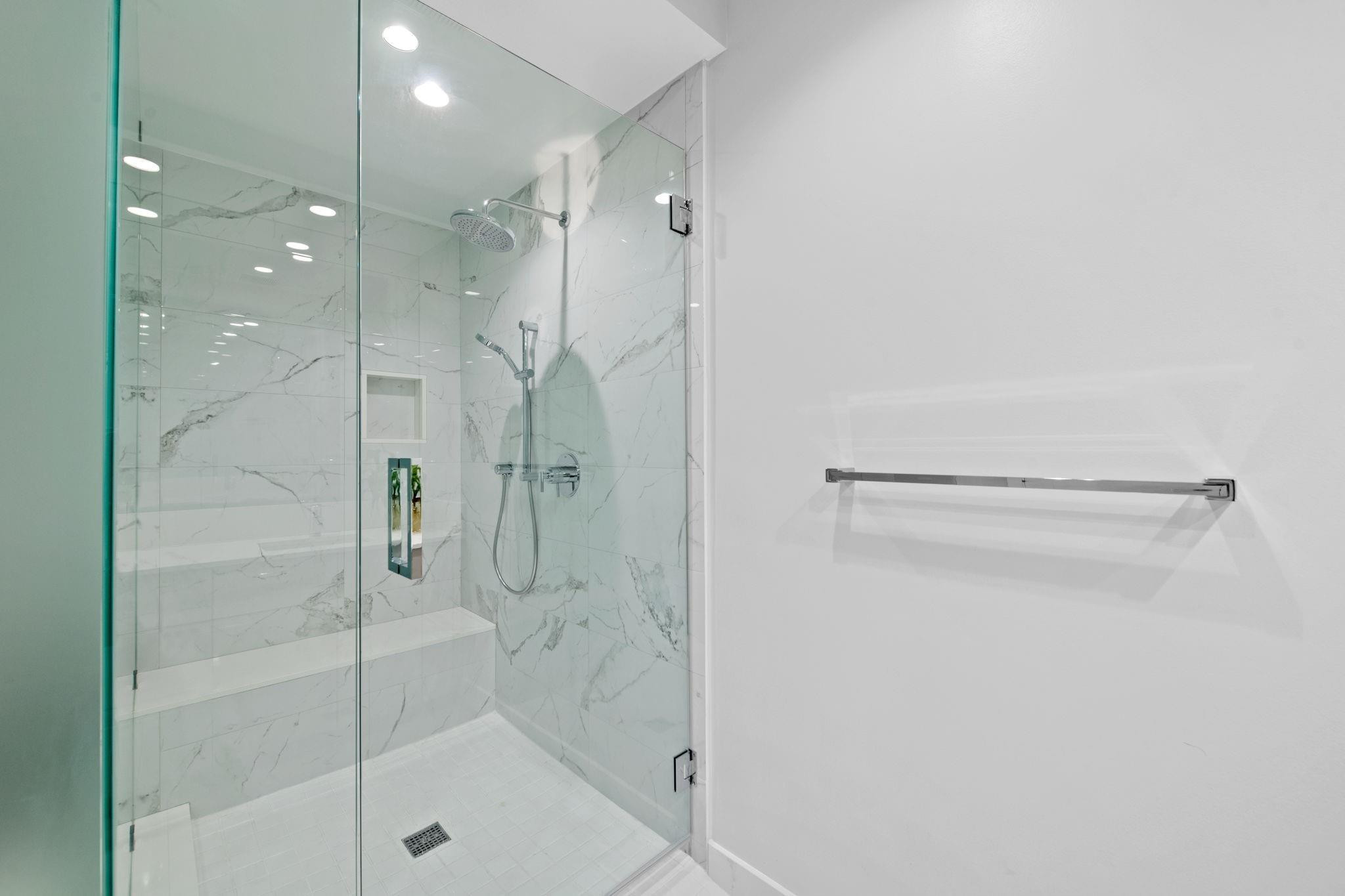 100 LAS OLAS - Residential