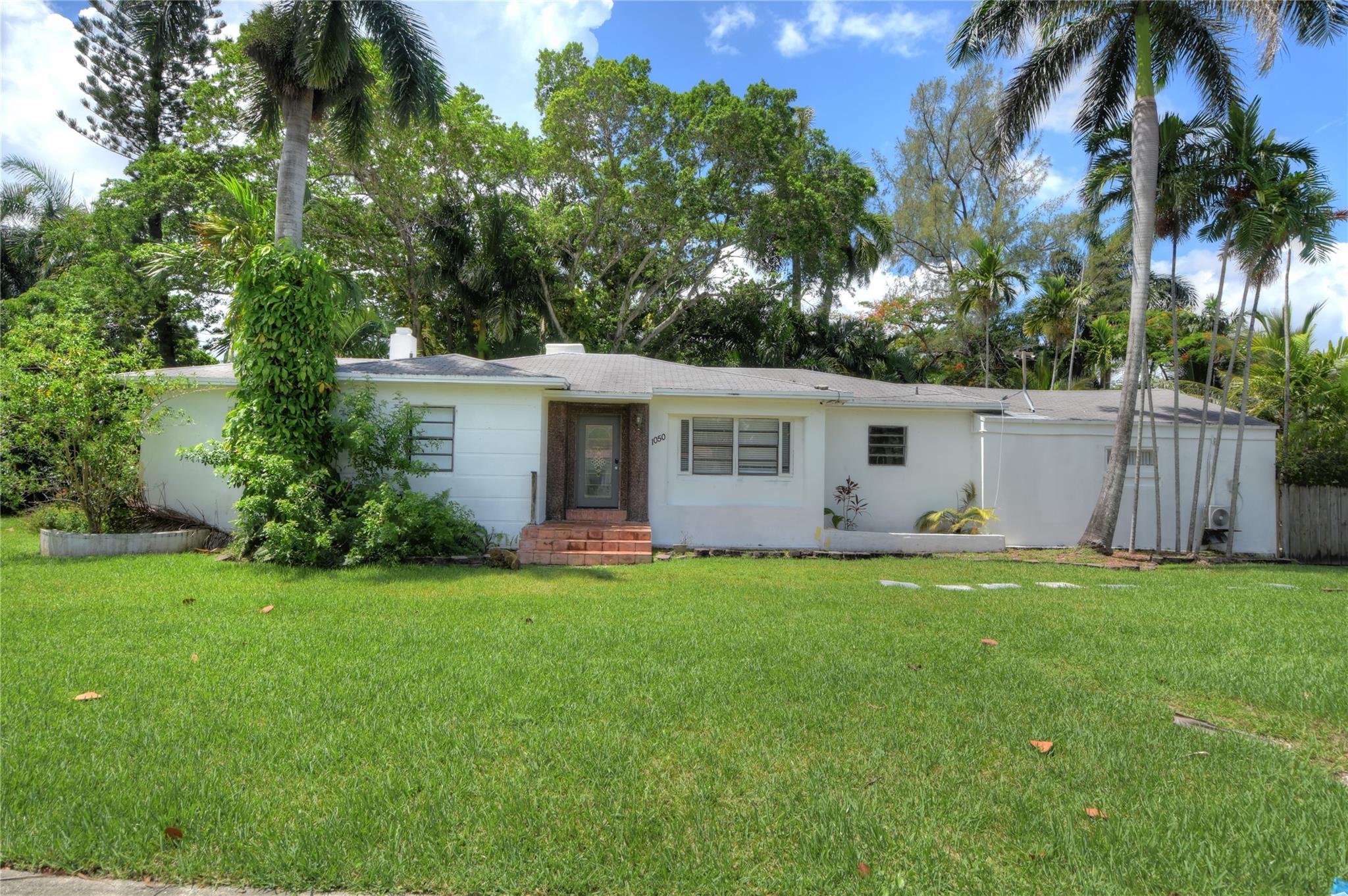 View Miami, FL 33138 house