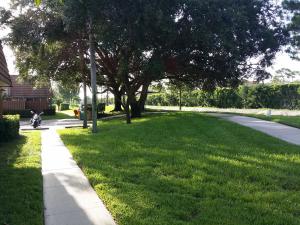 SHERWOOD LAKES - Residential