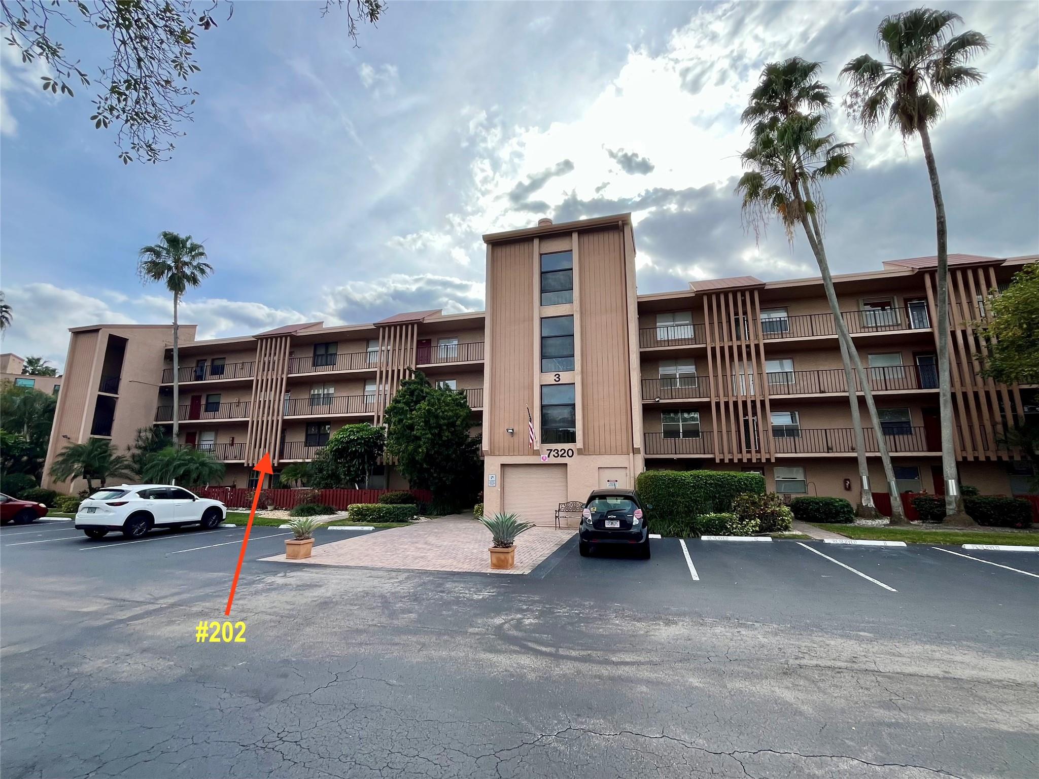 Palm Lakes Condo - Residential