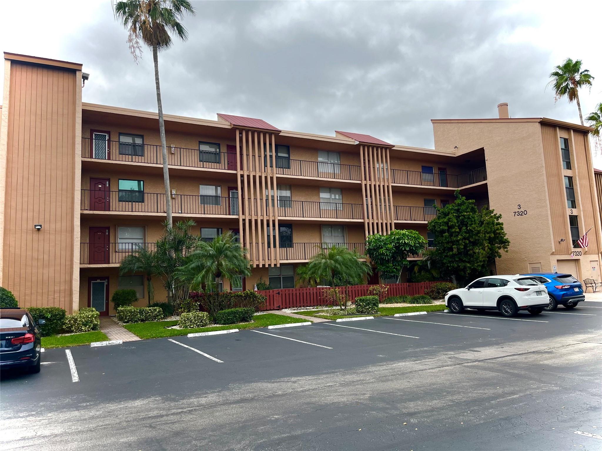 Palm Lakes Condo - Residential