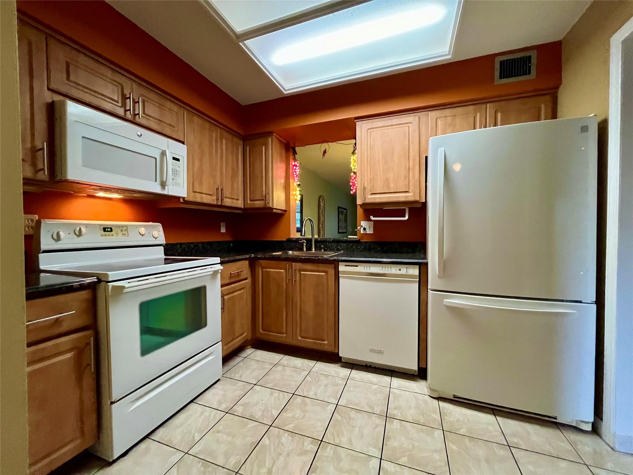 Palm Lakes Condo - Residential