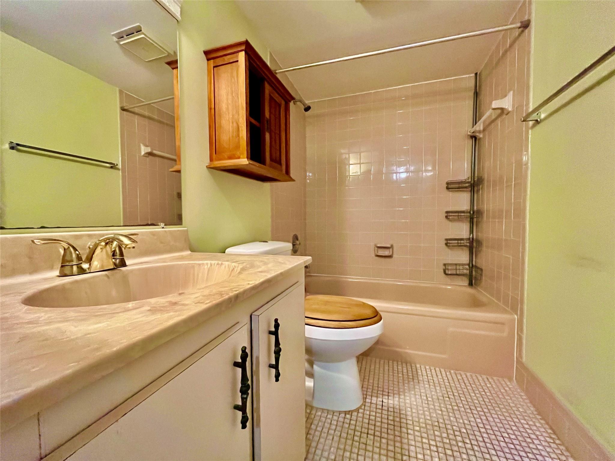 Palm Lakes Condo - Residential