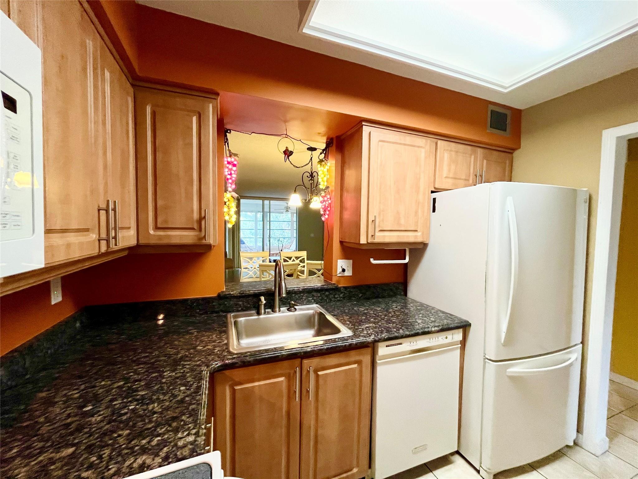 Palm Lakes Condo - Residential