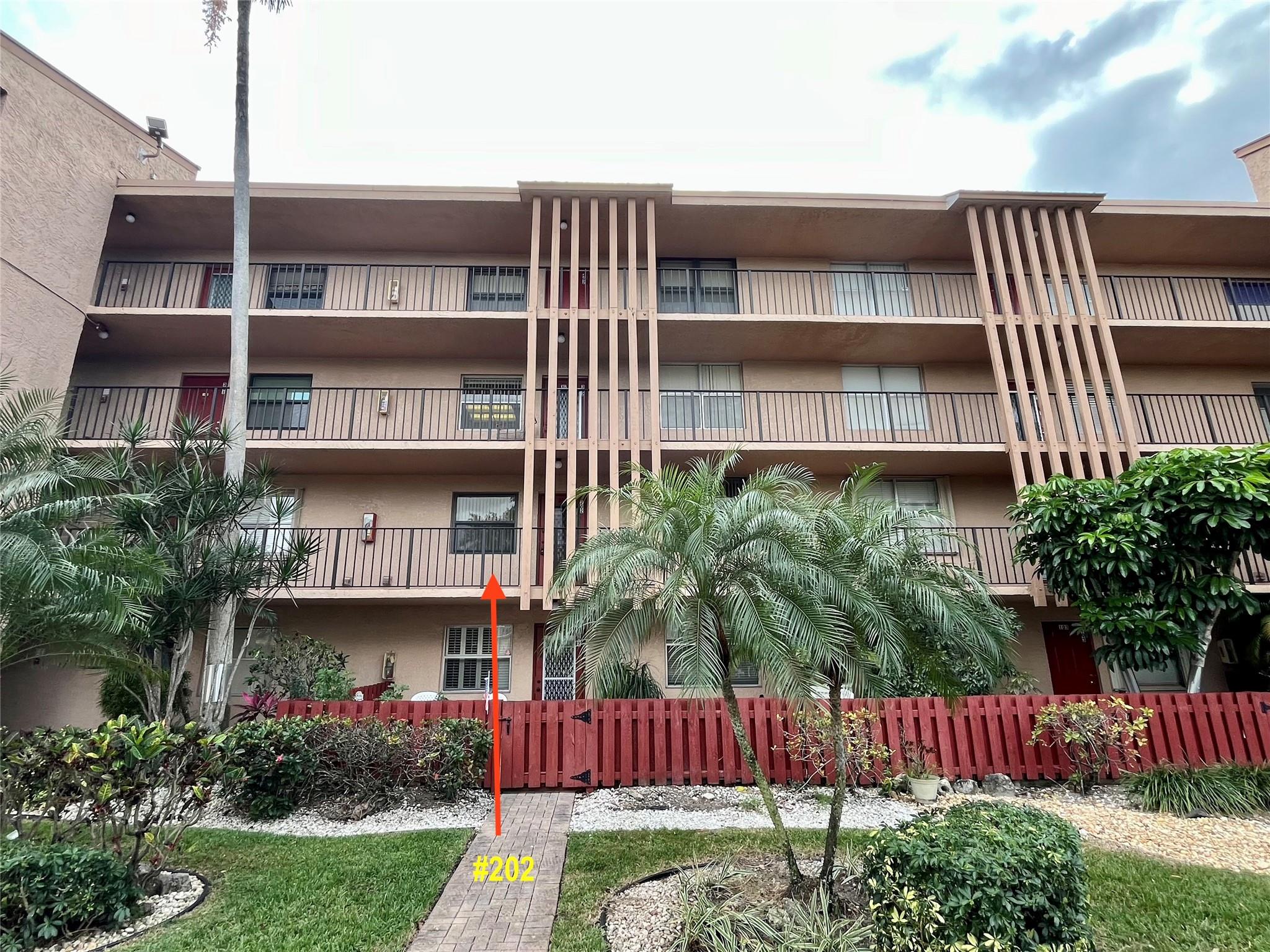 Palm Lakes Condo - Residential