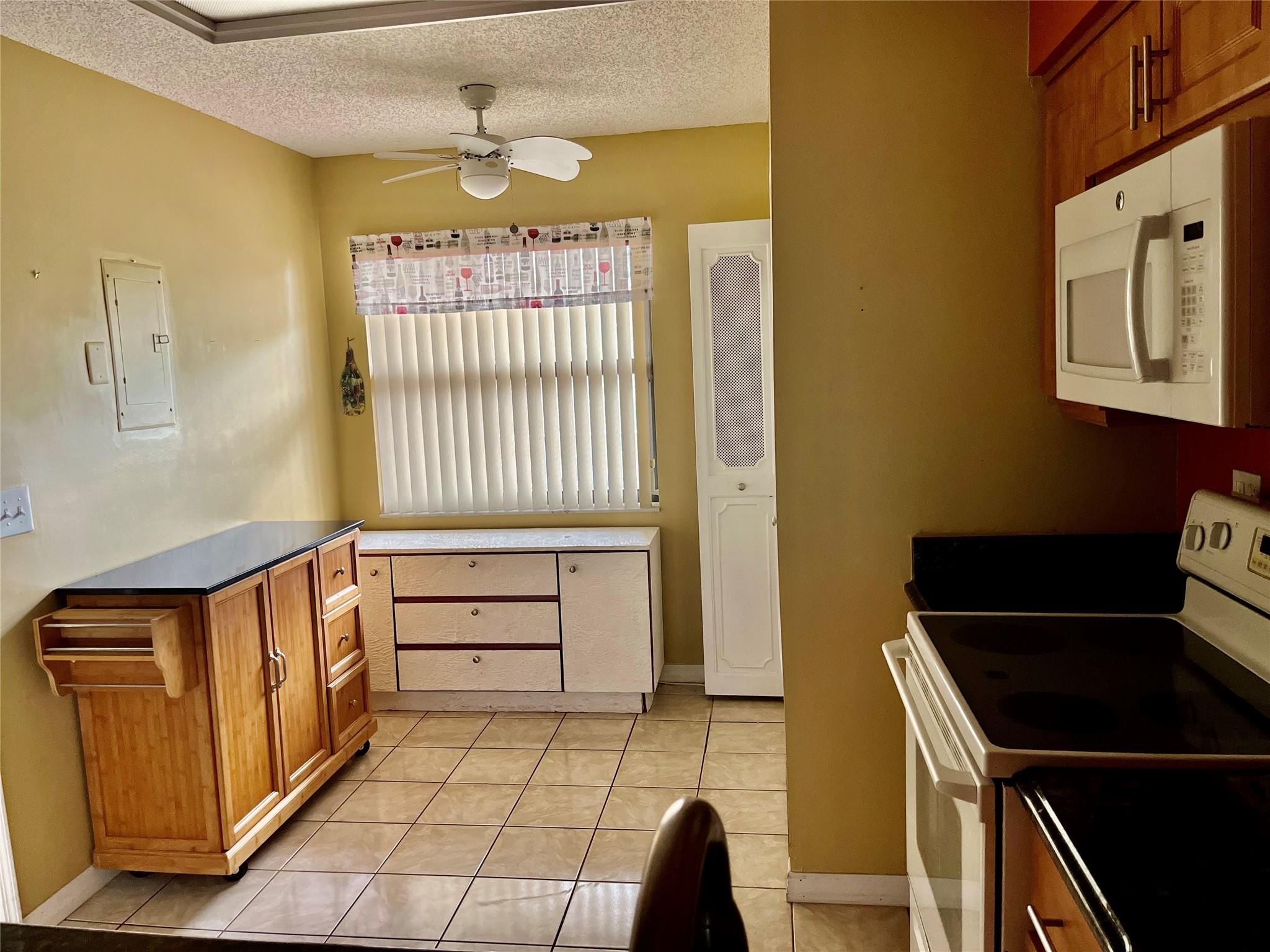 Palm Lakes Condo - Residential