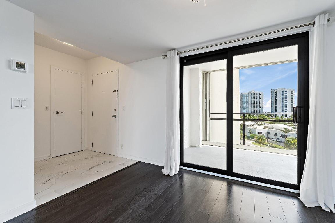 GEMINI CONDO - Residential